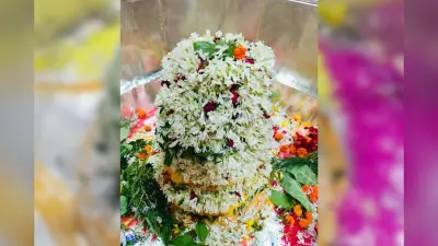 फूलों से हुआ बाबा गरीबनाथ का शृंगार, दर्शन-पूजन के लिए उमड़ी श्रद्धालुओं की भीड़